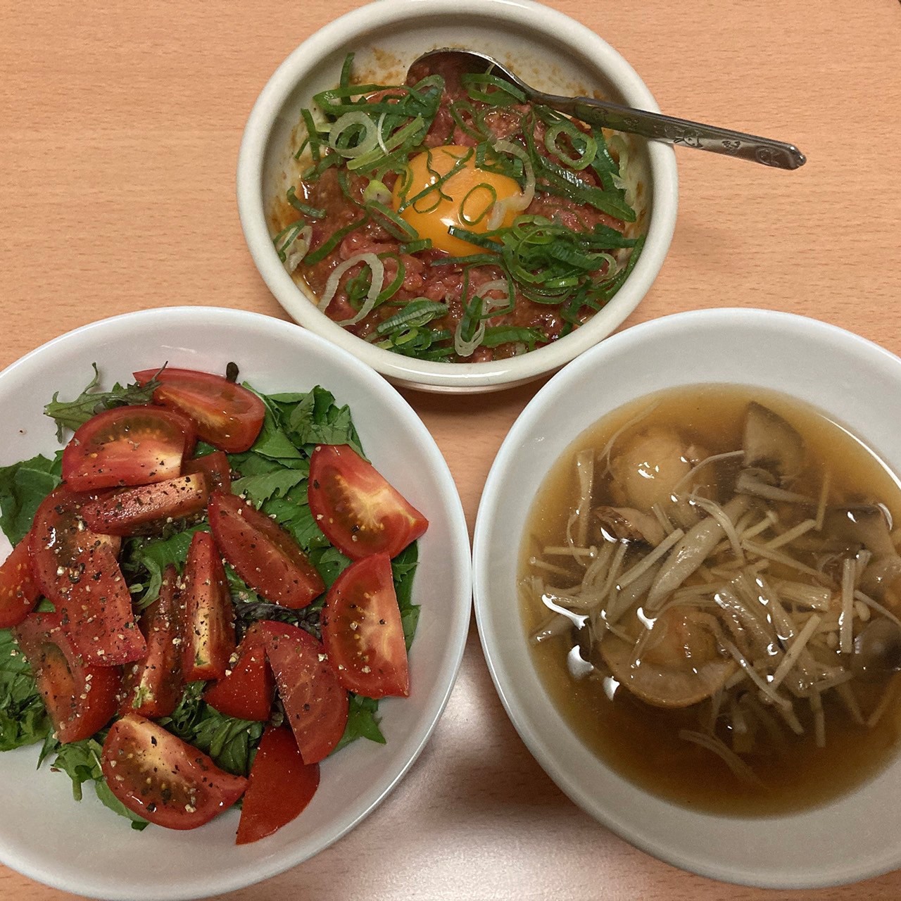 マグロユッケとキノコのスープ（ダイエットボディメイク食事例）