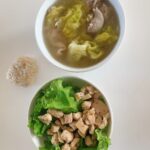 ９ダイエットボディメイク食事例（野菜とお肉たっぷりスープに玄米おにぎり）