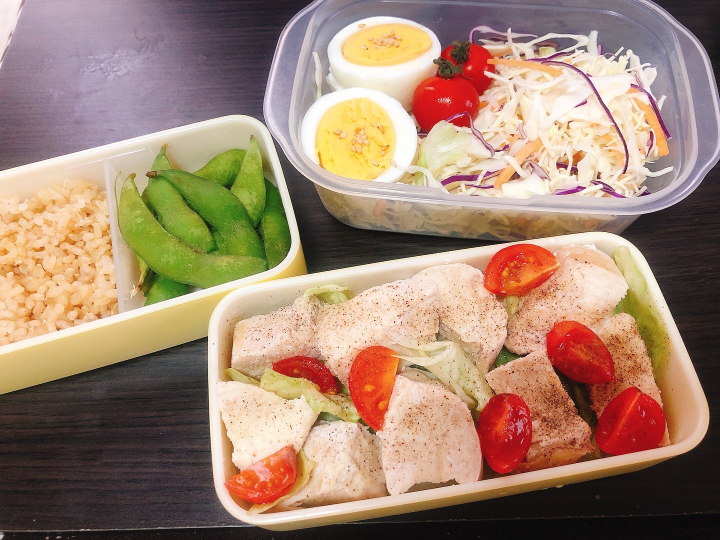 自炊のダイエットボディメイクお弁当例（たっぷり野菜、タンパク質に卵や鶏肉・豆）