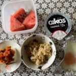 夏らしいダイエット・ボディメイク食事例（すいか、キムチ豆腐、玄米ご飯、目玉焼き、オイコス）