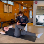 腹筋（横腹）トレーニング！横側の腹筋は捻りの動作を加えることで引き締めることが可能