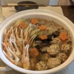ダイエット鍋の具材例（つみれ、カニ、人参、餃子、えのき、椎茸、白菜、ネギ）