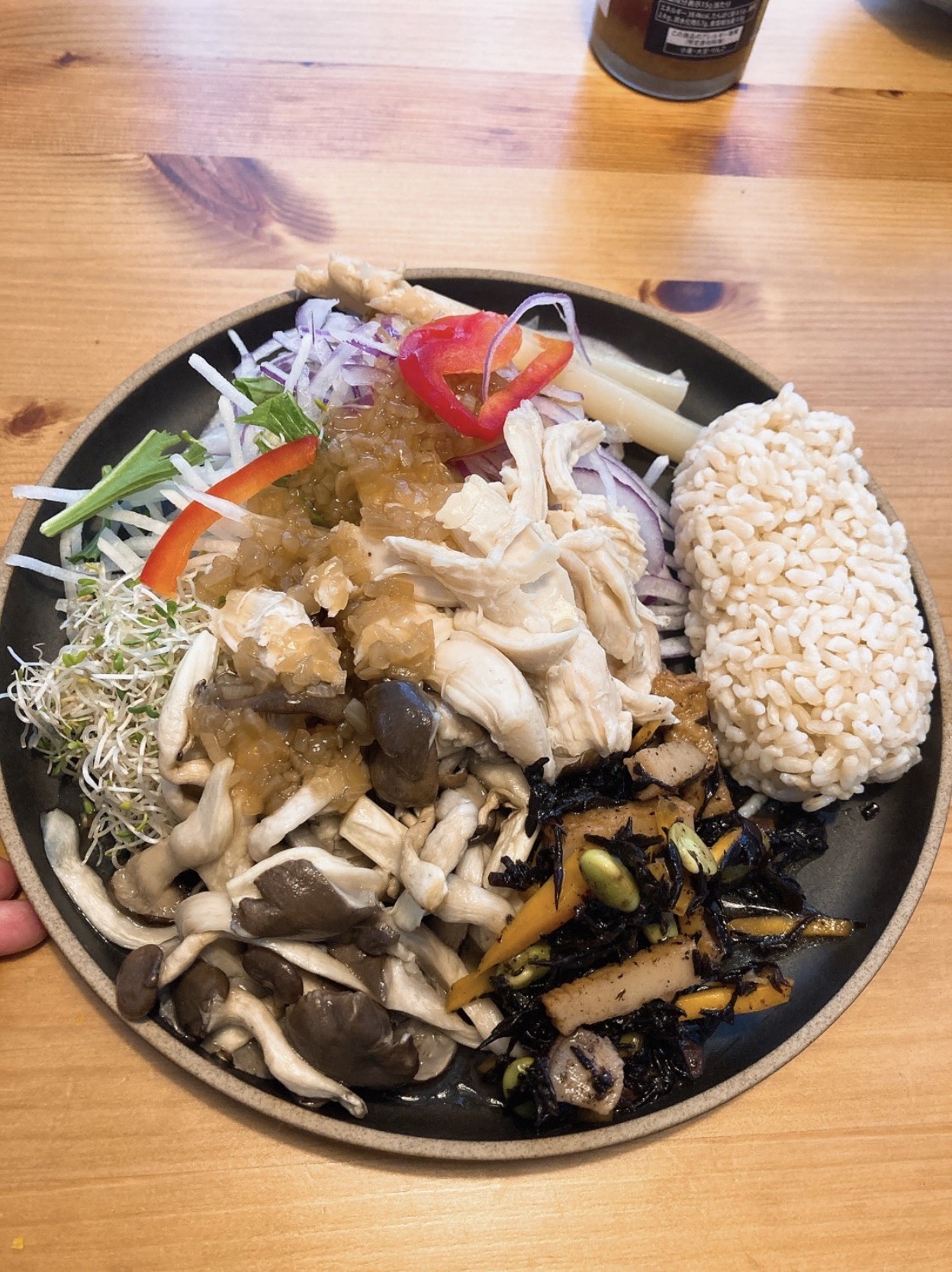 食事に「もずく1カップ」を入れると、便通の改善にも役立ちます