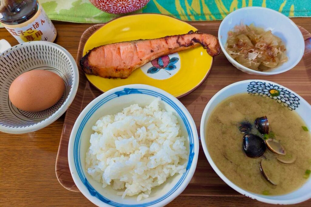 朝から一汁三菜で栄養バランス良い、お客様の素晴らしい朝ご飯メニュー