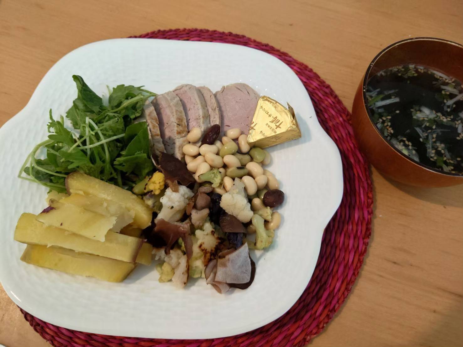 チーズに含まれる短鎖脂肪酸は、腸内環境を整えて脂肪を燃焼する効果