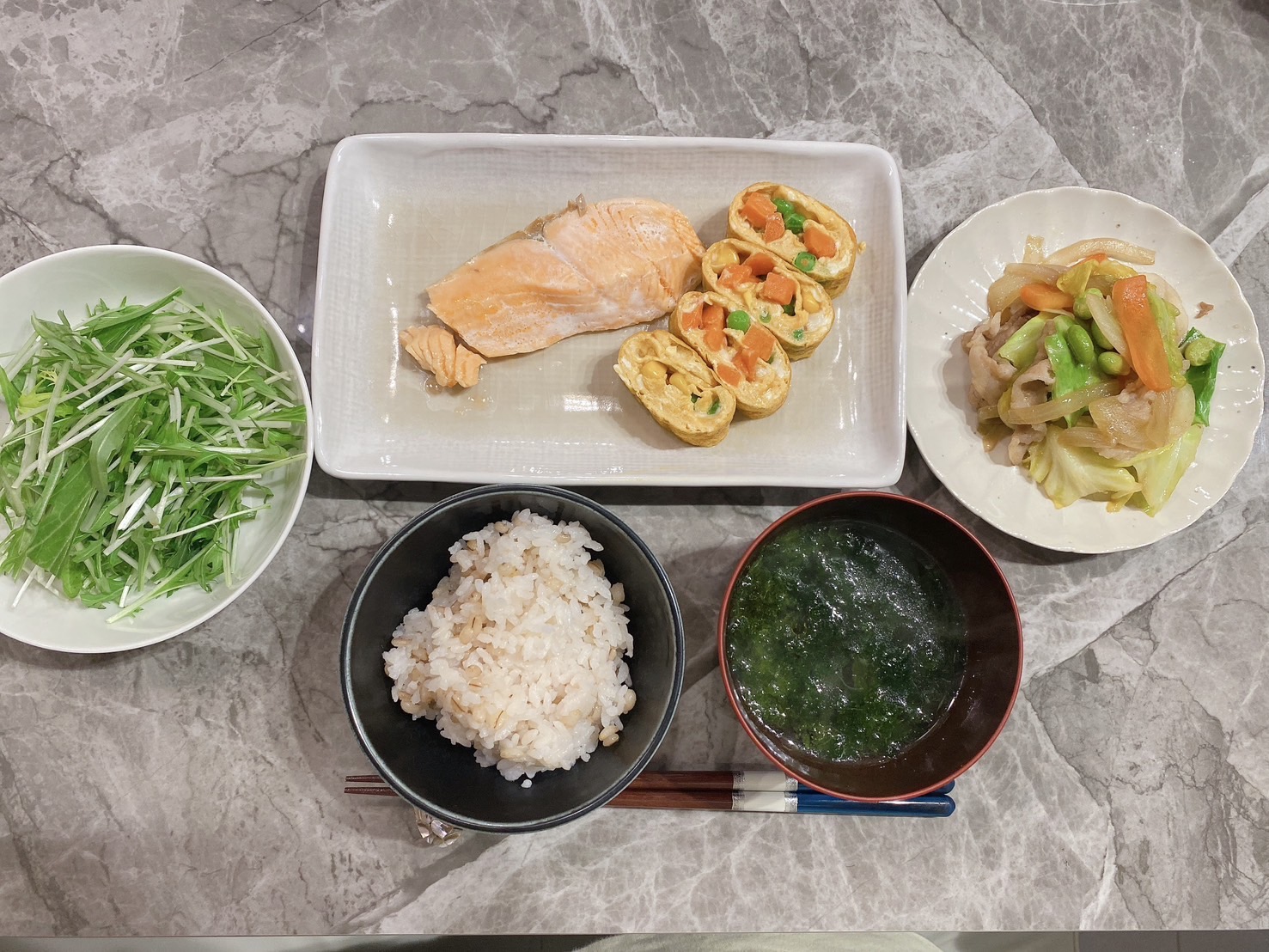 彩り豊かなお食事は体も心も満たしてくれます