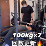 お客様のベンチプレス100kg×7回の回数更新への様子