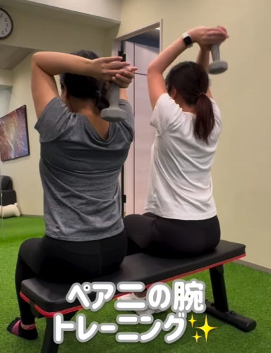 大濠公園店でのペアのお客様「二の腕トレーニング」