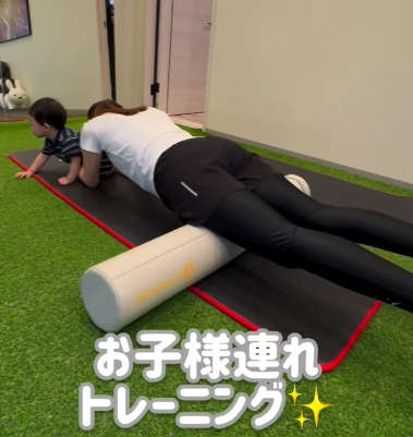 可愛いお子様とストレッチポールでストレッチ