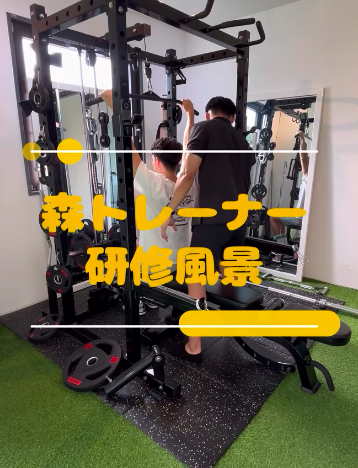 久留米店での森トレーナーの研修の様子