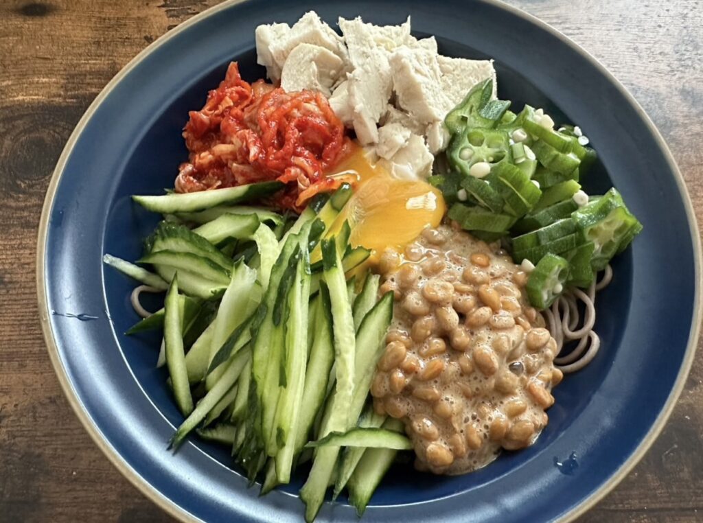 夏にぴったりダイエット食事例「ぶっかけ蕎麦」！糖質、タンパク質、野菜とバランスの良い