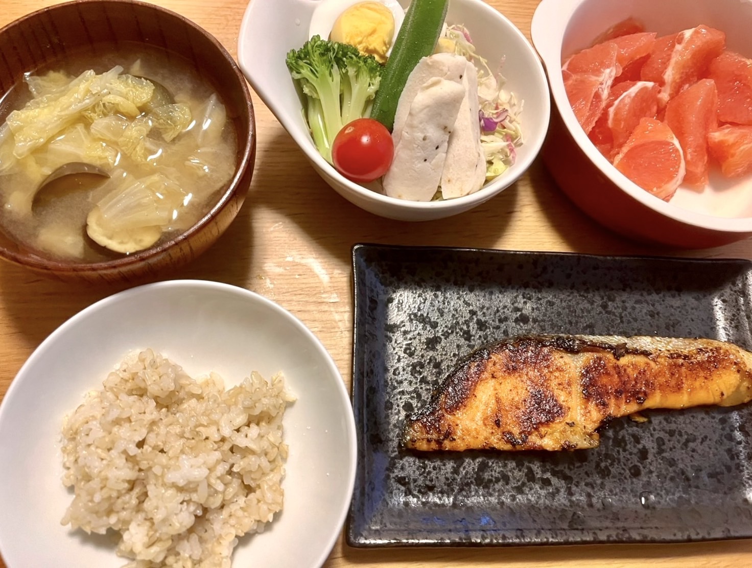 一汁三菜を意識出来ると、栄養バランス良く食事をとることができますよ