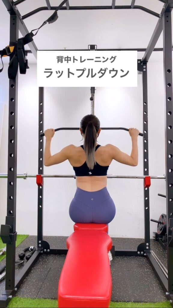 松井トレーナーによる「ラットプルダウン」