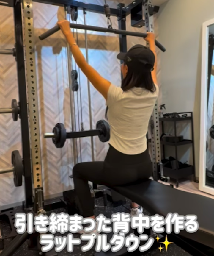 背中を鍛える事で美しい後ろ姿、姿勢改善に効果的/大濠公園パーソナルジム