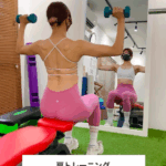 肩の引き締めにダンベルショルダープレス/大橋女性専用パーソナルジム