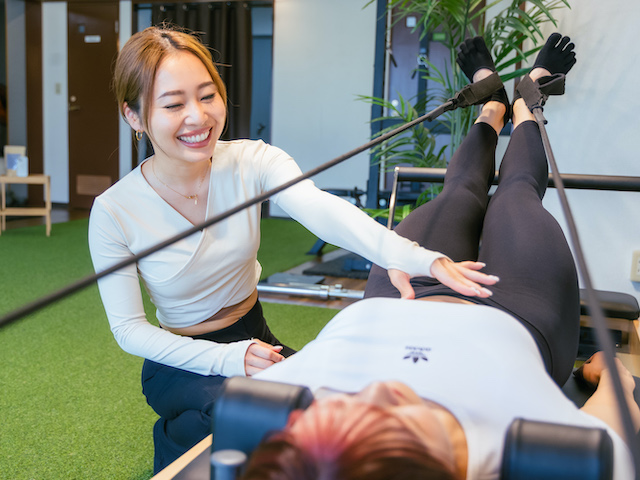 ルルピラ東区箱崎店 マシンピラティス風景（福岡市東区 産後ダイエット）