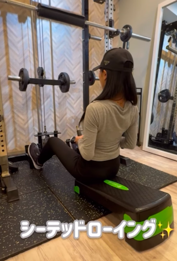 シーテッドローイングは姿勢改善、肩こり軽減等にも効果的/大濠公園パーソナルジム