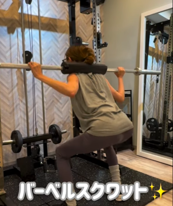 スクワットは全身トレーニング！代謝アップや脂肪燃焼効果も/大濠公園パーソナルジム