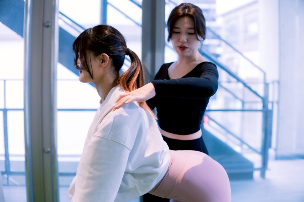 薄着の季節の「背中」/福津ピラティス