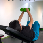 ダンベルフライはベンチ台を斜めにするのがおすすめ/久留米パーソナルジム